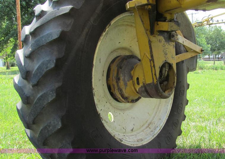 image for item G2050 1994 Ag-Chem RoGator 664 self-propelled sprayer