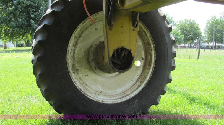 image for item G2050 1994 Ag-Chem RoGator 664 self-propelled sprayer