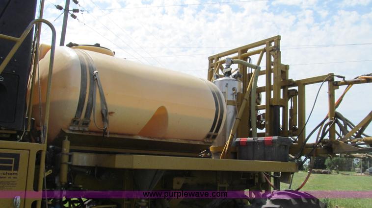image for item G2050 1994 Ag-Chem RoGator 664 self-propelled sprayer