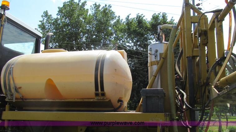 image for item G2050 1994 Ag-Chem RoGator 664 self-propelled sprayer