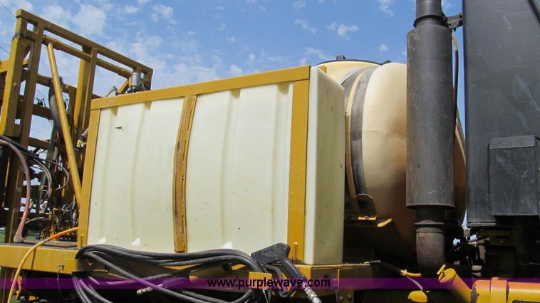 image for item G2050 1994 Ag-Chem RoGator 664 self-propelled sprayer