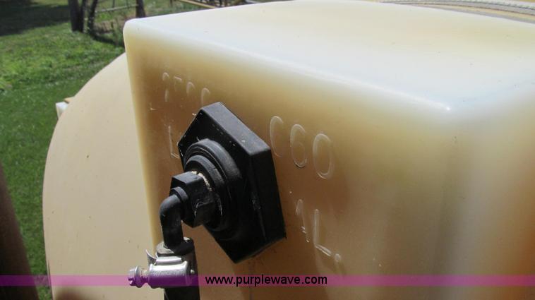 image for item G2050 1994 Ag-Chem RoGator 664 self-propelled sprayer