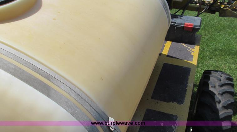 image for item G2050 1994 Ag-Chem RoGator 664 self-propelled sprayer