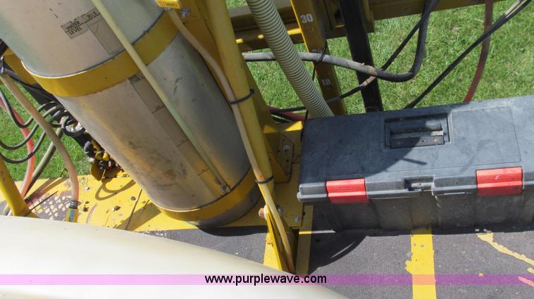 image for item G2050 1994 Ag-Chem RoGator 664 self-propelled sprayer