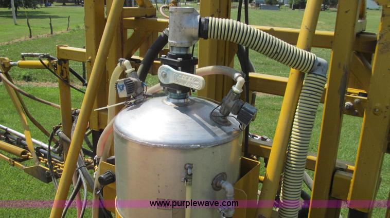 image for item G2050 1994 Ag-Chem RoGator 664 self-propelled sprayer