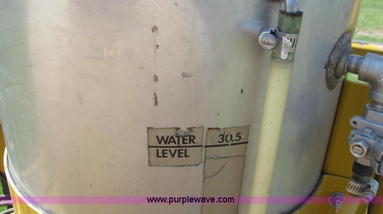 image for item G2050 1994 Ag-Chem RoGator 664 self-propelled sprayer