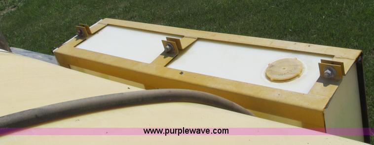 image for item G2050 1994 Ag-Chem RoGator 664 self-propelled sprayer