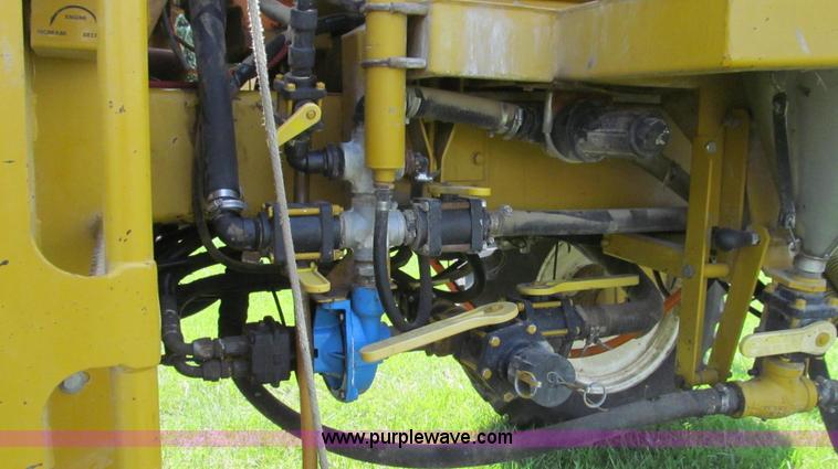 image for item G2050 1994 Ag-Chem RoGator 664 self-propelled sprayer