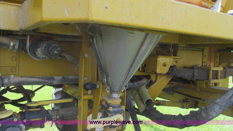 image for item G2050 1994 Ag-Chem RoGator 664 self-propelled sprayer