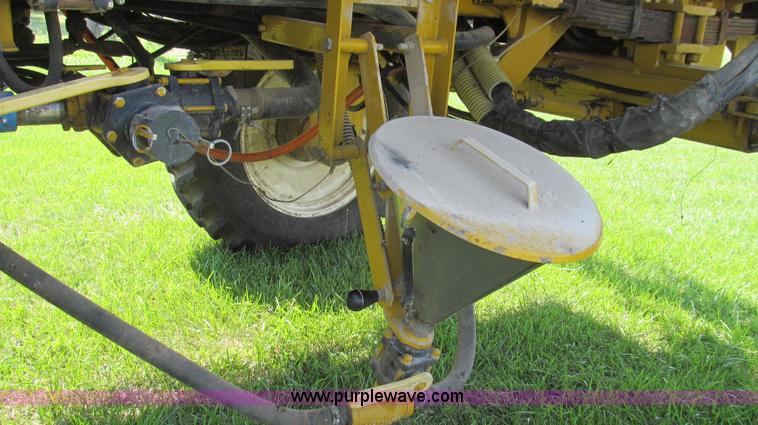 image for item G2050 1994 Ag-Chem RoGator 664 self-propelled sprayer
