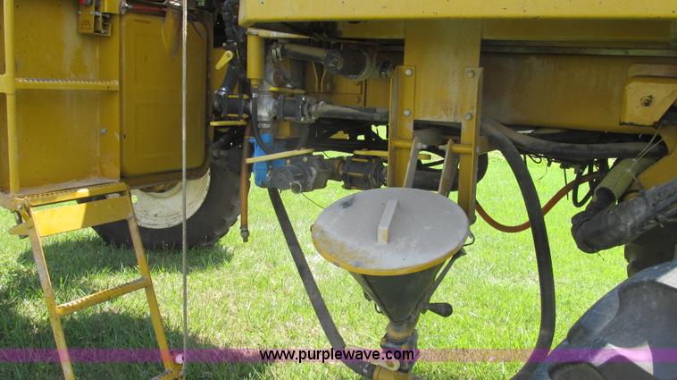 image for item G2050 1994 Ag-Chem RoGator 664 self-propelled sprayer