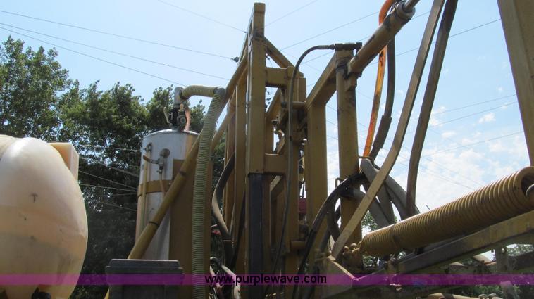 image for item G2050 1994 Ag-Chem RoGator 664 self-propelled sprayer