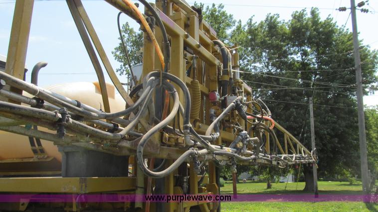 image for item G2050 1994 Ag-Chem RoGator 664 self-propelled sprayer