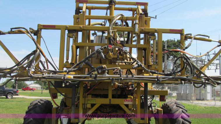 image for item G2050 1994 Ag-Chem RoGator 664 self-propelled sprayer