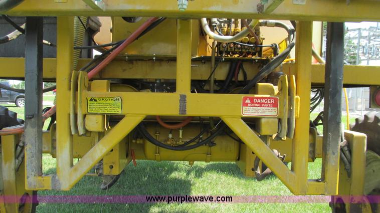 image for item G2050 1994 Ag-Chem RoGator 664 self-propelled sprayer