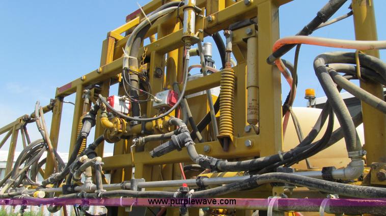 image for item G2050 1994 Ag-Chem RoGator 664 self-propelled sprayer