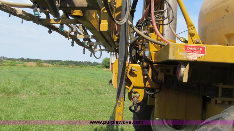 image for item G2050 1994 Ag-Chem RoGator 664 self-propelled sprayer