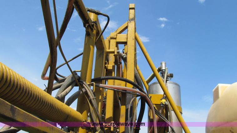 image for item G2050 1994 Ag-Chem RoGator 664 self-propelled sprayer