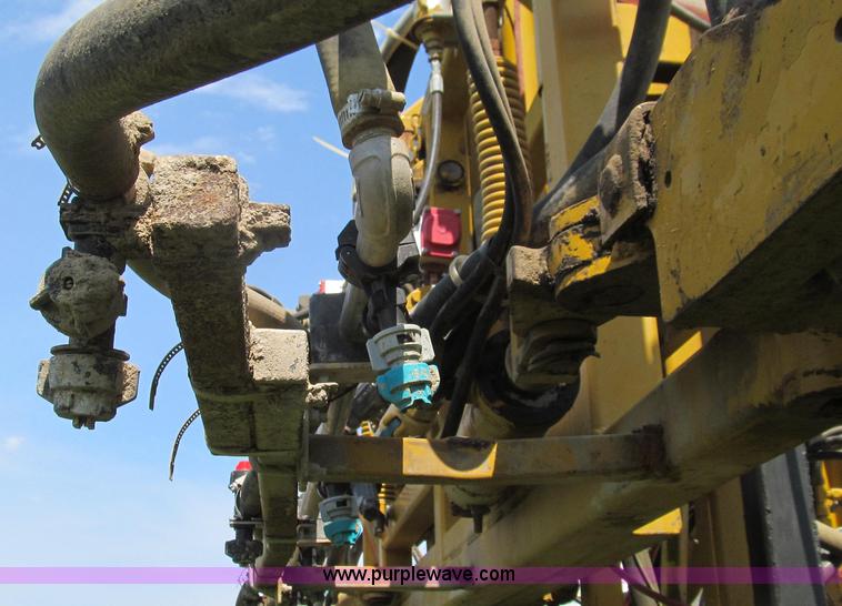 image for item G2050 1994 Ag-Chem RoGator 664 self-propelled sprayer