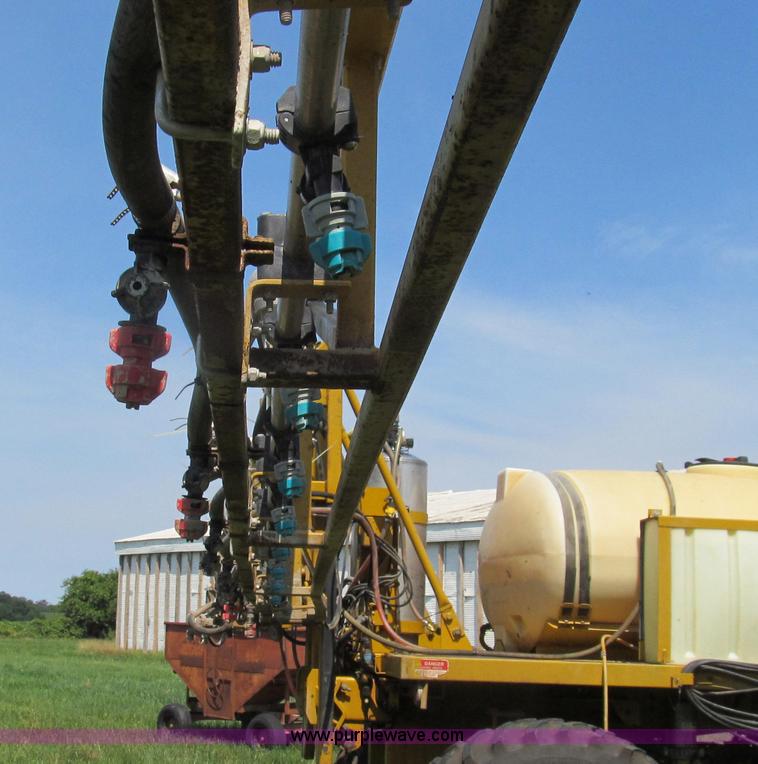 image for item G2050 1994 Ag-Chem RoGator 664 self-propelled sprayer