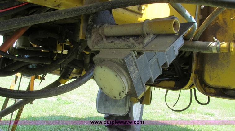 image for item G2050 1994 Ag-Chem RoGator 664 self-propelled sprayer