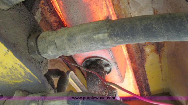 image for item G2050 1994 Ag-Chem RoGator 664 self-propelled sprayer