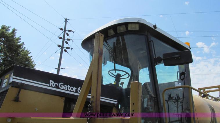 image for item G2050 1994 Ag-Chem RoGator 664 self-propelled sprayer