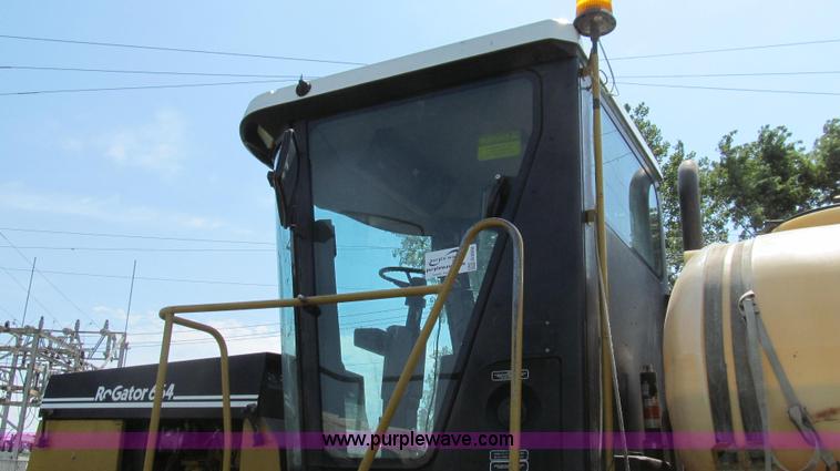 image for item G2050 1994 Ag-Chem RoGator 664 self-propelled sprayer