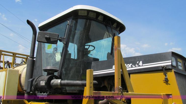 image for item G2050 1994 Ag-Chem RoGator 664 self-propelled sprayer