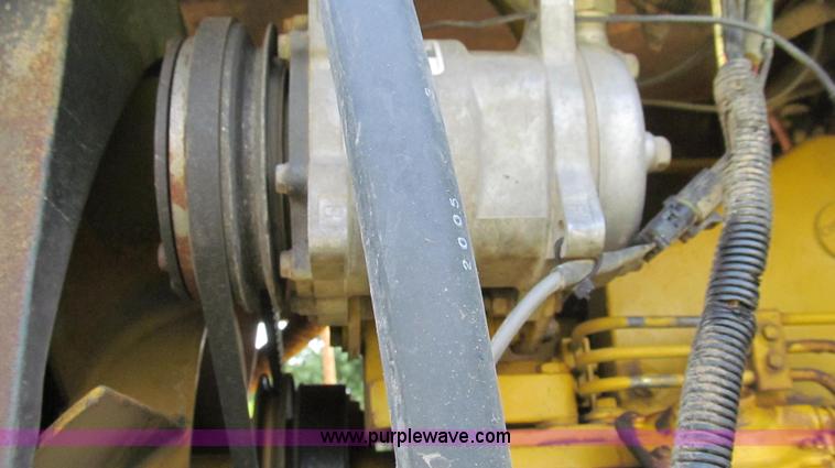 image for item G2050 1994 Ag-Chem RoGator 664 self-propelled sprayer