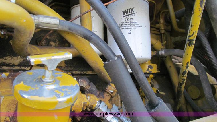 image for item G2050 1994 Ag-Chem RoGator 664 self-propelled sprayer