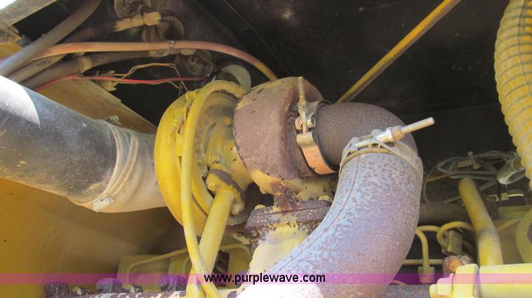 image for item G2050 1994 Ag-Chem RoGator 664 self-propelled sprayer