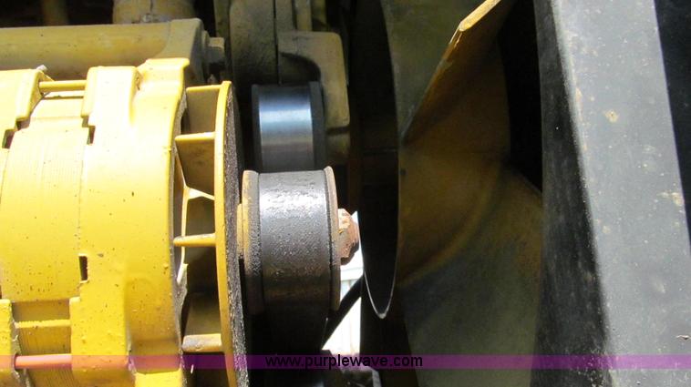 image for item G2050 1994 Ag-Chem RoGator 664 self-propelled sprayer