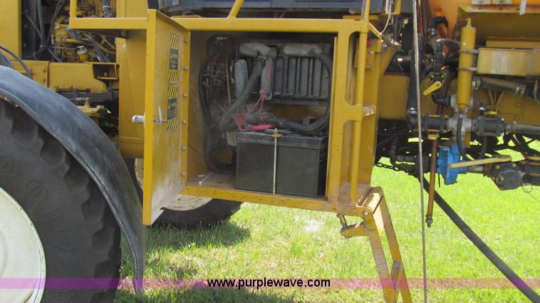 image for item G2050 1994 Ag-Chem RoGator 664 self-propelled sprayer