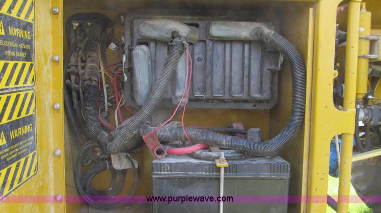 image for item G2050 1994 Ag-Chem RoGator 664 self-propelled sprayer