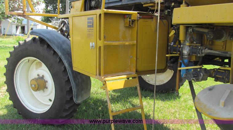 image for item G2050 1994 Ag-Chem RoGator 664 self-propelled sprayer