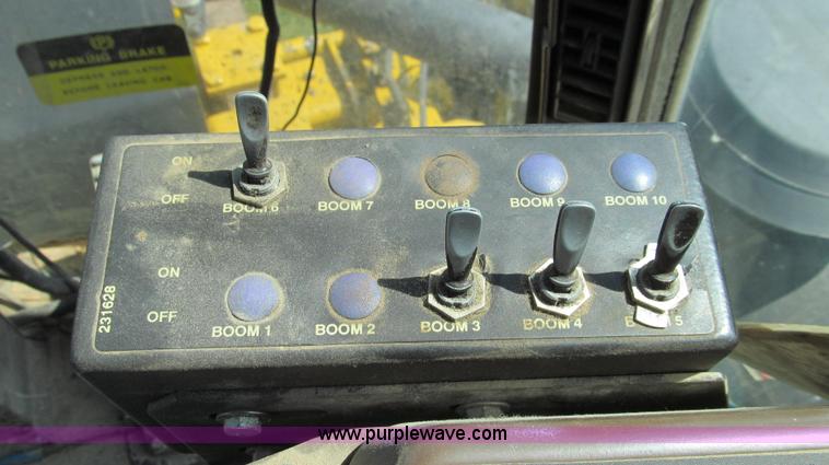 image for item G2050 1994 Ag-Chem RoGator 664 self-propelled sprayer