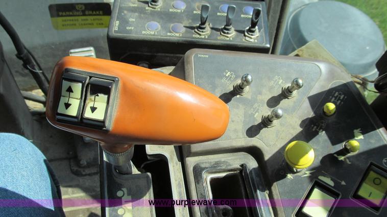 image for item G2050 1994 Ag-Chem RoGator 664 self-propelled sprayer