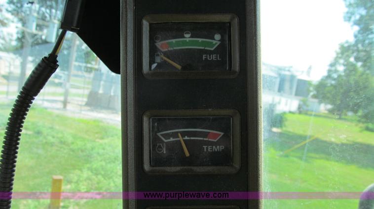 image for item G2050 1994 Ag-Chem RoGator 664 self-propelled sprayer