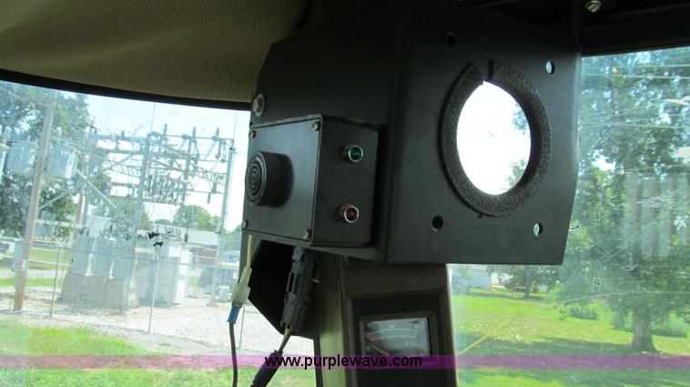 image for item G2050 1994 Ag-Chem RoGator 664 self-propelled sprayer