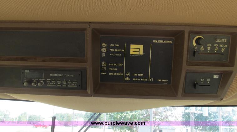 image for item G2050 1994 Ag-Chem RoGator 664 self-propelled sprayer