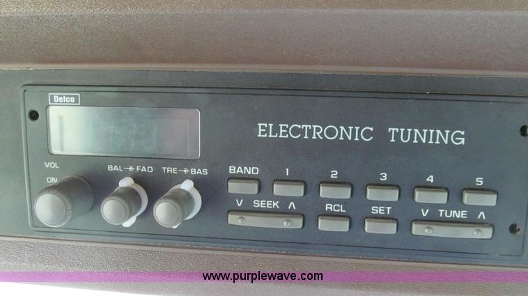 image for item G2050 1994 Ag-Chem RoGator 664 self-propelled sprayer