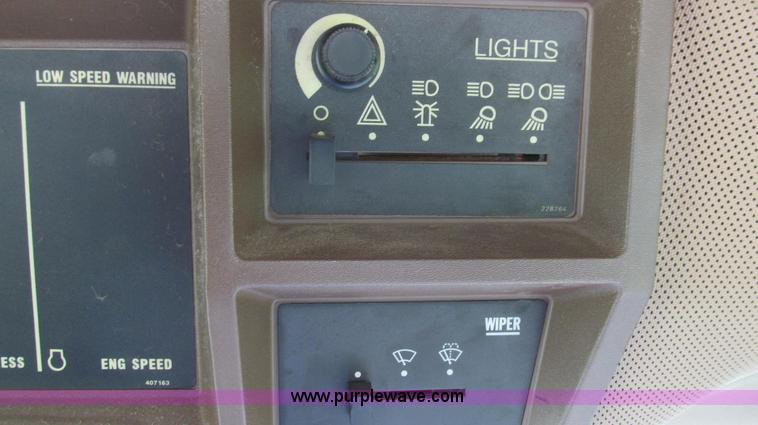 image for item G2050 1994 Ag-Chem RoGator 664 self-propelled sprayer