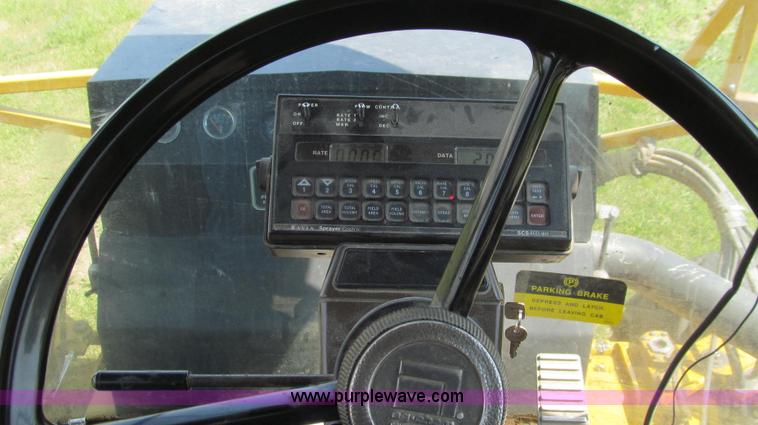 image for item G2050 1994 Ag-Chem RoGator 664 self-propelled sprayer