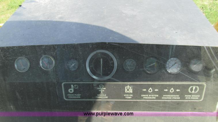 image for item G2050 1994 Ag-Chem RoGator 664 self-propelled sprayer