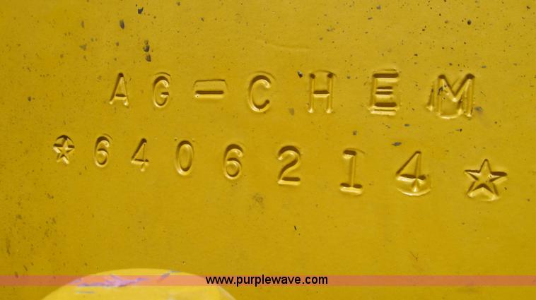 image for item G2050 1994 Ag-Chem RoGator 664 self-propelled sprayer