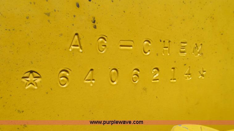 image for item G2050 1994 Ag-Chem RoGator 664 self-propelled sprayer