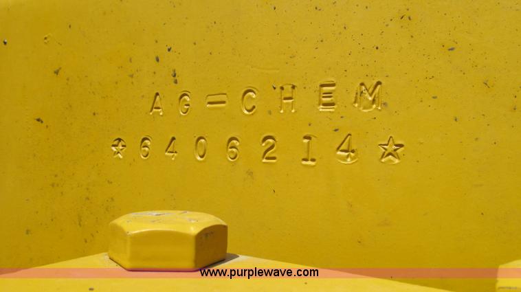 image for item G2050 1994 Ag-Chem RoGator 664 self-propelled sprayer