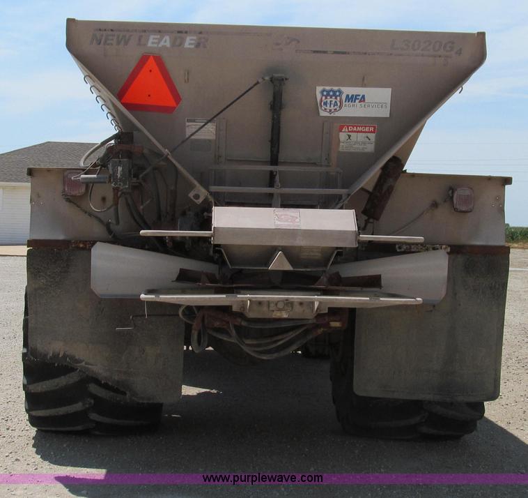 image for item G2051 1989 International 1954 Loral Easy Rider 2000C dry floater truck