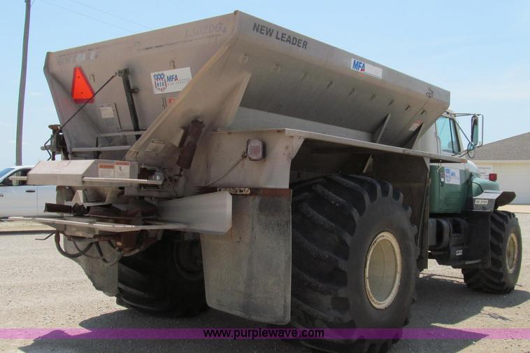 image for item G2051 1989 International 1954 Loral Easy Rider 2000C dry floater truck